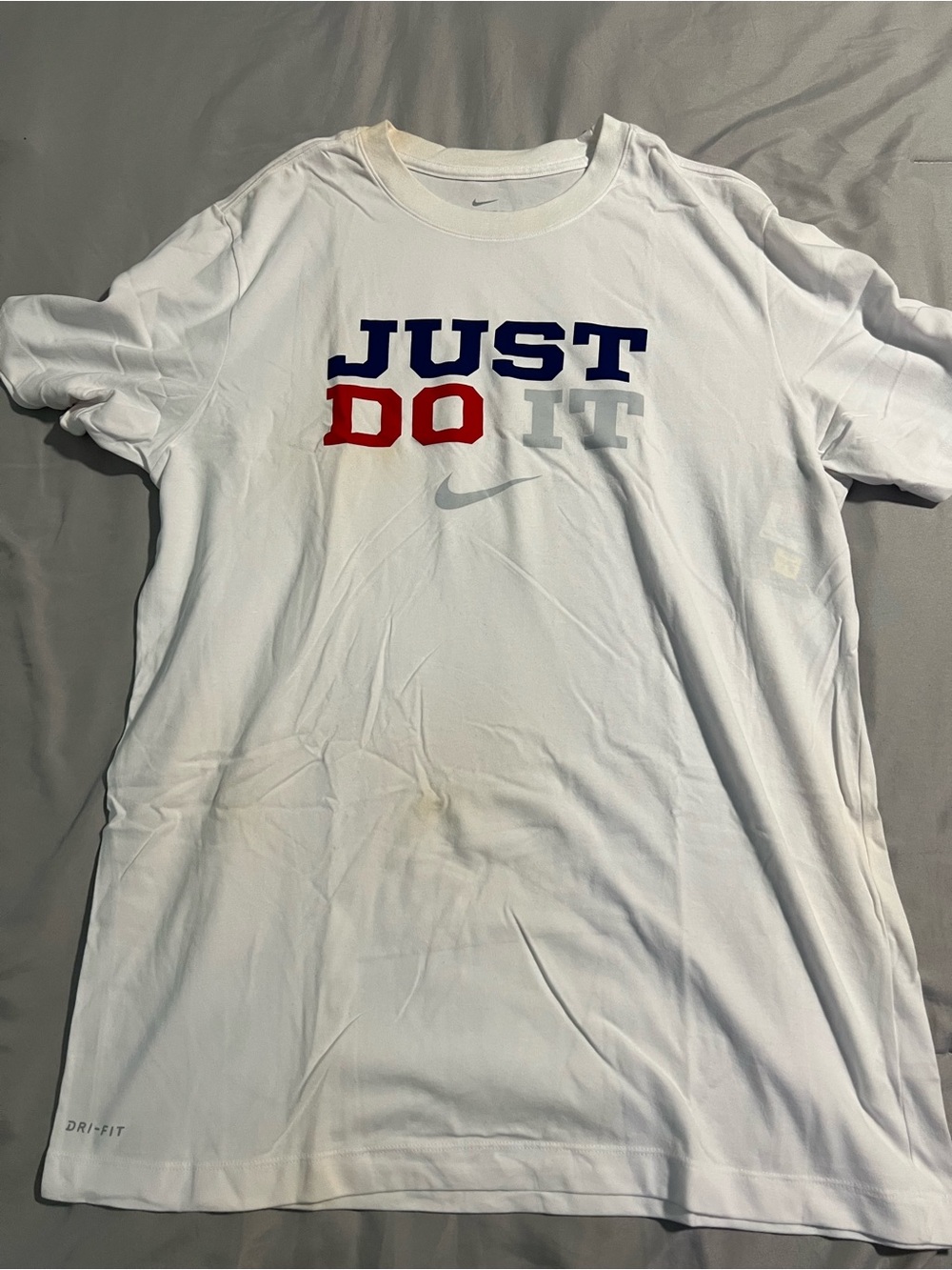 Men’s Nike graphic shirt size L